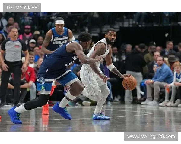 森林狼力拼独行侠 双方核心对决激烈碰撞球场激情四溢