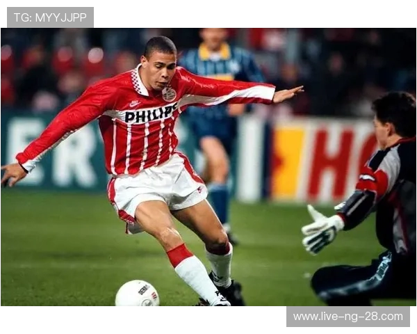 罗纳尔多传奇生涯回顾与影响力解析：从足球天才到全球偶像