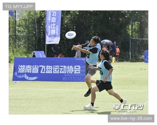 武汉飞盘队在全国飞盘配合排行榜中荣获第八名展现出强大实力与团队默契 武汉飞盘队在全国飞盘配合排行榜中荣获第八名展现出强大实力与团队默契