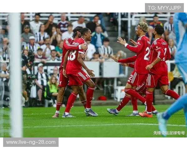 利物浦与阿森纳激战正酣比分悬念不断球迷期待精彩瞬间